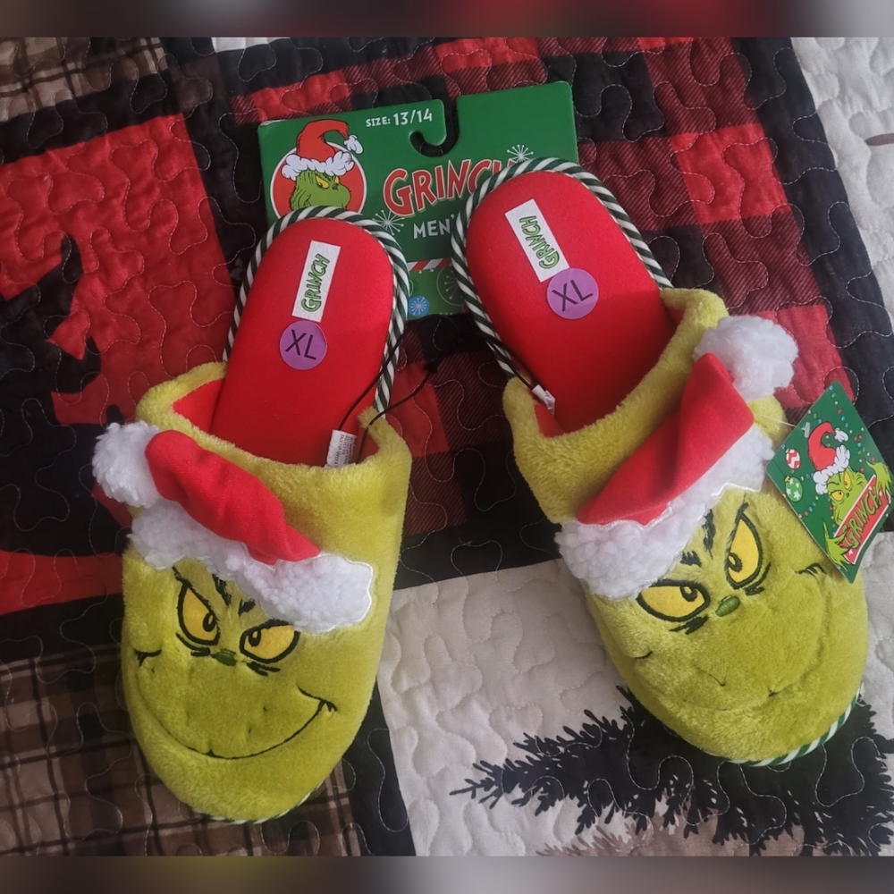 Grinch Men's Yellow Loafers & Slip-Ons